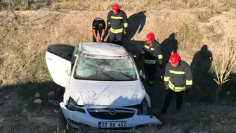 Konya'da otomobil şarampole yuvarlandı: 1'i bebek 3 yaralı