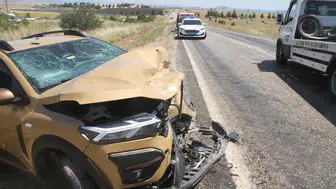 Konya'da lüks araçlar kafa kafaya çarpıştı: 9 yaralı var