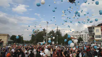 Konya'daki yüzlerce kişi Taşköprü'ye geldi: Balonlar Toprak için havalandı