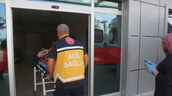 Beyşehir’de ticari taksi anne ve kızına çarptı: 2 yaralı