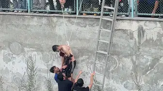 Arkadaşı için ölümüne o kanala atladı