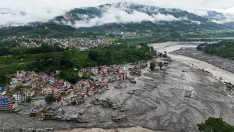 Milyon yıllık buz dağı eridi: Nepal'deki felaket işte böyle geldi