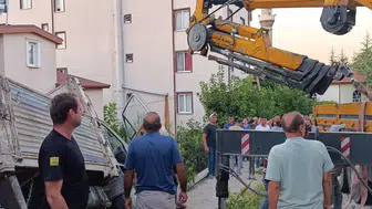 Konya'da zamanla yarışıldı: Kamyon ile korkuluk arasına sıkışan genç kurtarıldı