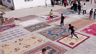 Halı sahası olmayan çocuklar kendi halı sahalarını yaptı