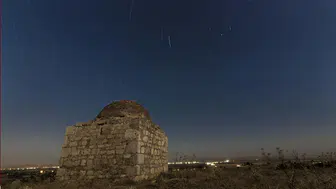 Konya'da tepede tek başına ayakta duran yapı merak uyandırıyor