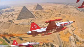 Konya'dan havalandılar: Türk Yıldızları'nın Mısır Piramitleri üzerindeki büyüleyen görüntüsü