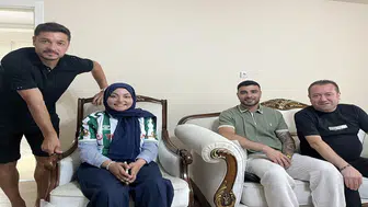 Konyaspor'dan omurilik kanseri tedavisi gören taraftar Sude Ay'a ziyaret