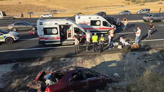 Katliam gibi kaza! Ölü ve çok sayıda yaralı var