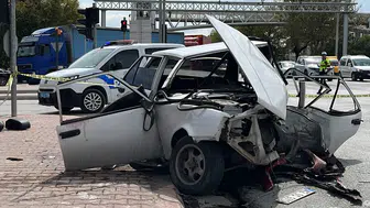 Konya'da kazada yaralanan otomobil sürücüsü kurtarılamadı