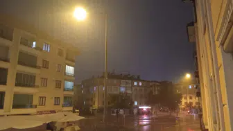Sağanak yağmur Konya'yı etkisi altına aldı: Bazı yerleri su bastı