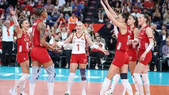 Türkiye-İtalya final maçı saat kaçta: Filenin Sultanları kupa için sahada