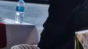 Ünlü sanatçı kullandığı otomobille restorana böyle daldı