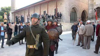 Konya'nın Sultanlar Türbesi'nde nöbet değişti: 800 yıldır ayakta