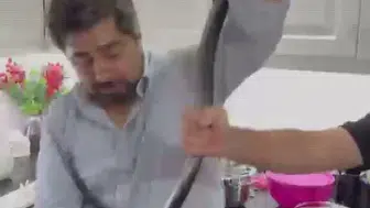 "Yılancı Kemal" 2 metrelik yılanı 4 saatlik mücadele sonunda çıplak elleriyle yakaladı