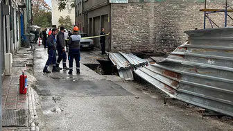 Konya'da inşaat yanında zemin çöktü doğal gaz ve su borusu patladı