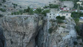 Bu evde yaşamak cesaret ister: Gören gerçek mi yapay zeka mı diye bir daha bakıyor