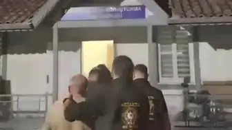 70 yaşındaki dedeye 30 yaşındaki kadından "altın" çalım: "Seninle evleneceğim" dedi