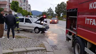 Konya'da seyir halindeki otomobilde yangın paniği