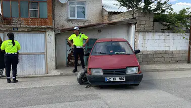 Konya'da ilginç kaza: Uygulama noktasından kaçarken duvara çarptı