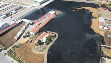 Konya'da tarlada çıkan yangın yerleşim yerlerine ulaşmadan söndürüldü