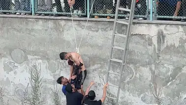 Arkadaşı için ölümüne o kanala atladı