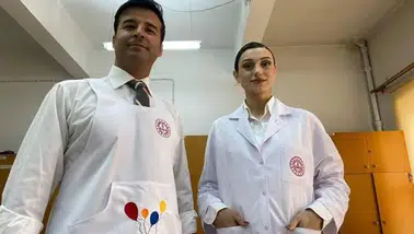 Eğitimde 40 yıl öncesine döndük: Öğretmenlere önlük zorunlu olacak