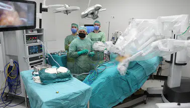 Selçuk Tıp’ta robotik cerrahi ameliyatlarından fark ücret alınmıyor