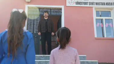 Konya'da bir ilkokulda 2 öğrenci ve 1 öğretmen için ilk ders zili çaldı