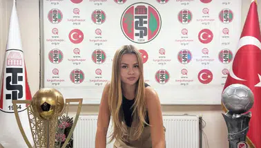 Futbolda tarihi gün: 22 yaşındaki genç kadın teknik direktör oldu