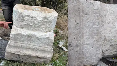 Konya’da tarihi eser hırsızlığı: Roma dönemine ait kaideyi kepçeyle söktüler