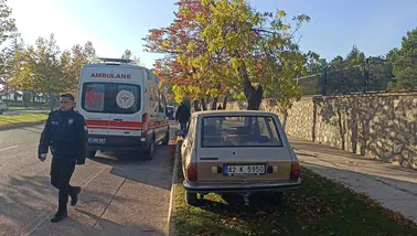 Konya'da ağaca çarpan otomobilin sürücüsü yaralandı