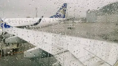 İstanbul'a çok sayıda uçak inemedi: Yüzlerce kişi farklı havaalanlarına aktarıldı