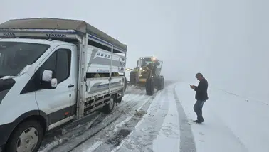 Kar manzaraları gelmeye başladı: Mevsimin ilk ciddi karına hazırlıksız yakalandılar