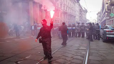 Fransa'dan sonra gösteriler İtalya'ya sıçradı: Meloni protesto ediliyor