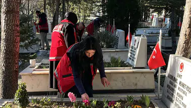 Konya'da bayram hazırlığı: Şehitlikler temizleniyor