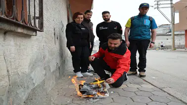 Mahallenin bakkal borcunu ödeyip, veresiye defterini yaktı