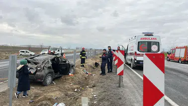 Konya'da takla atan otomobilde yaralanan genç, hayatını kaybetti