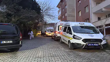 Üsküdar'da aile faciası: Anne ve babasını öldürüp intihar etti