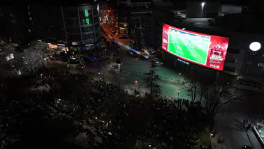 Konya'da yer gök inledi: Dev ekranda Milli heyecan yaşandı