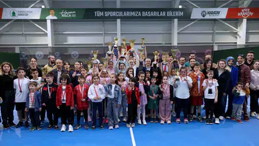 Karatay'da dev turnuva sona erdi: Kortların şampiyonları belli oldu