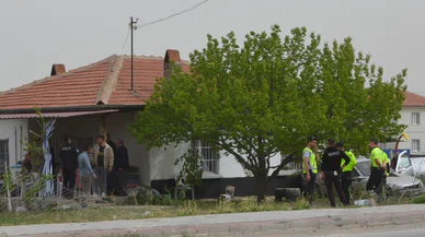 Konya'da otomobil evin bahçesine uçtu! Ev sahibi ve sürücü karakolluk oldu