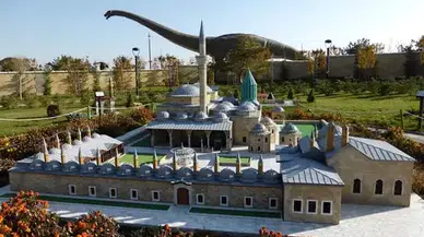 Konya'da dinozorları görmek isteyenler 20 lira ödeyecek