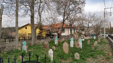 İşte Konya’nın en küçük mezarlığı! Şehrin merkezinde yer alıyor