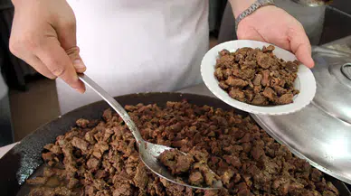 Kavurma tarifi hiç bu kadar lezzetli olmamıştı. Kurban etinden lokum gibi kavurma nasıl yapılır?