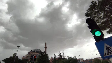 Konya'nın merkezi fırtınaya, ilçeler kuvvetli yağmura teslim oldu