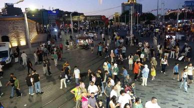 Türkiye'de vatandaş 2024 yılında leyleği havada gördü