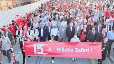 Konya'da binlerce kişi 15 Temmuz için Mevlana Meydanı'nda buluştu