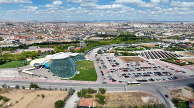 Konyalılar burada uzun kuyruklar oluşturuyor. Gözde mekanlardan oldu