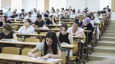 Binlerce öğretmen adayı ÖABT katıldı