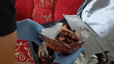 Çikolata paketlerinden uyuşturucu çıktı